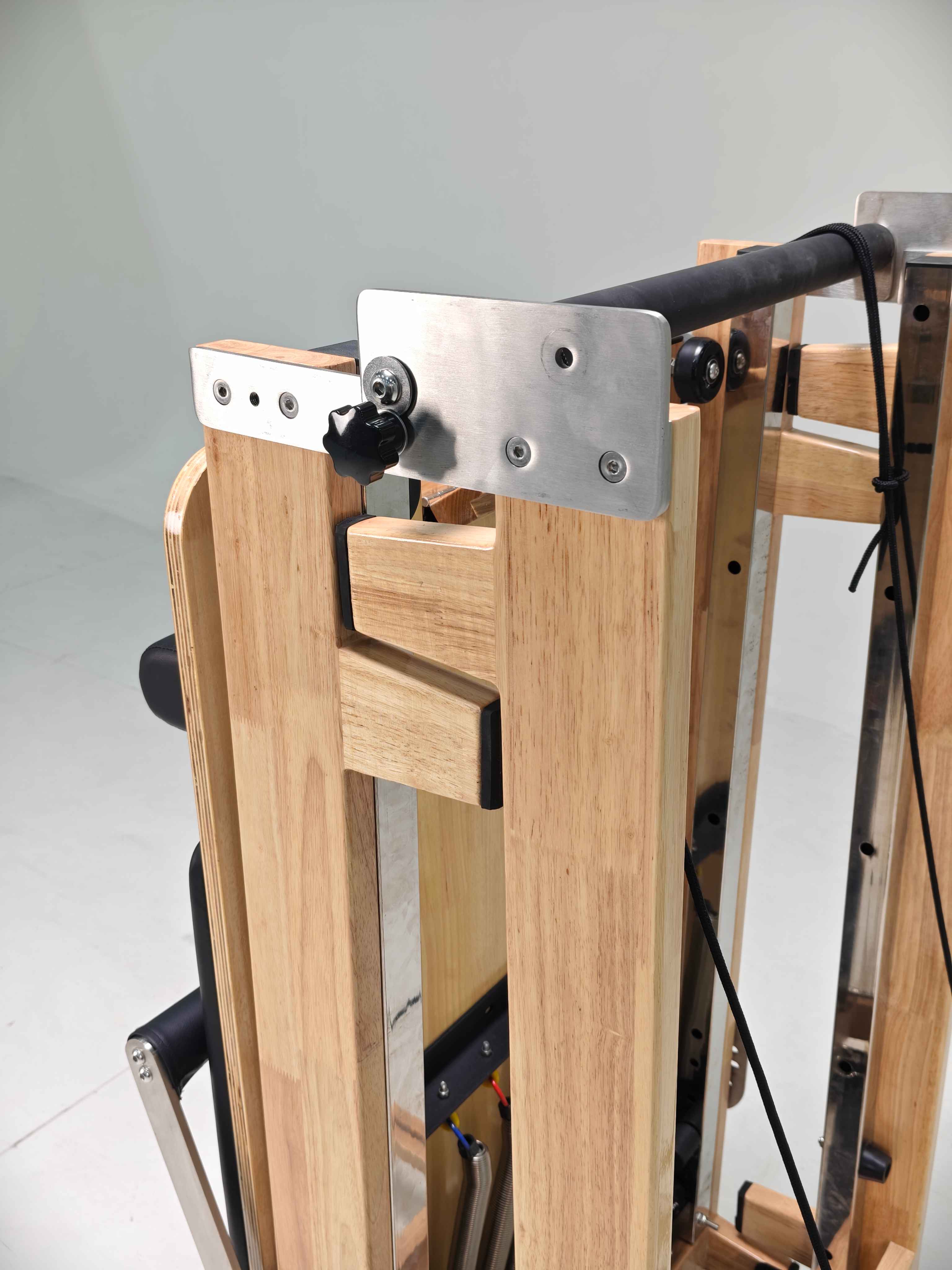 Commercial Foldable Oak & Alum - Pilates & Yoga Unleashed International Academy 评论和价格